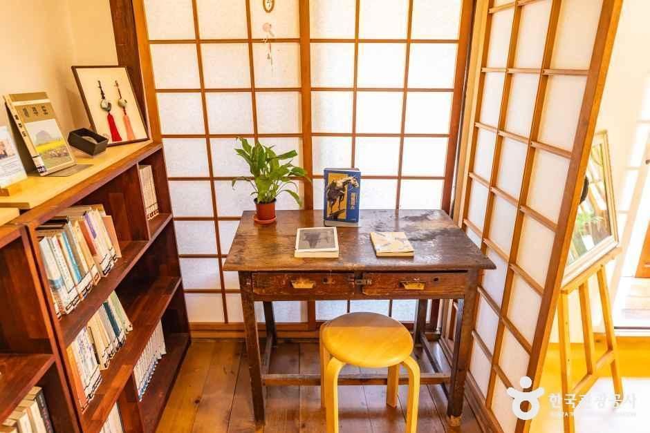 제주_제주책방·사랑방 (8).jpg