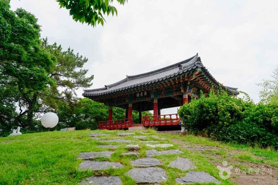 정암루(솥바위) - 경상남도 의령군 의령읍 남강로 686 관광 명소