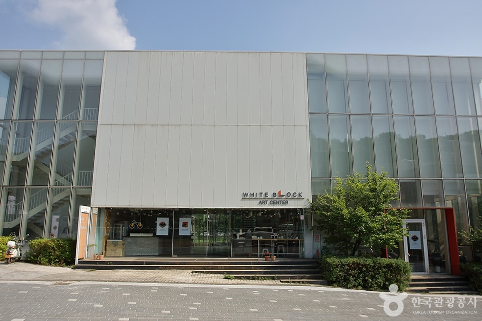 Art Center White Block