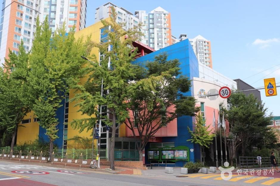 Bareunsaem Children's Library