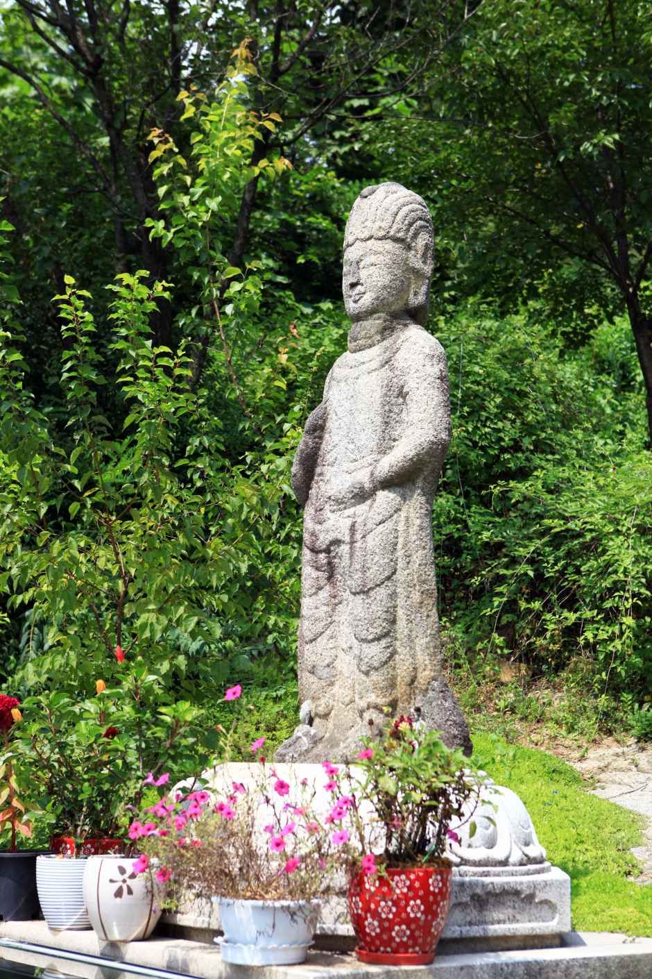 봉산동 석조보살입상