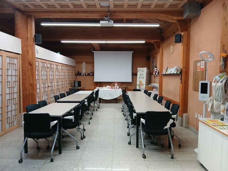이천_산수유사랑채_세미나실 (2).jpg