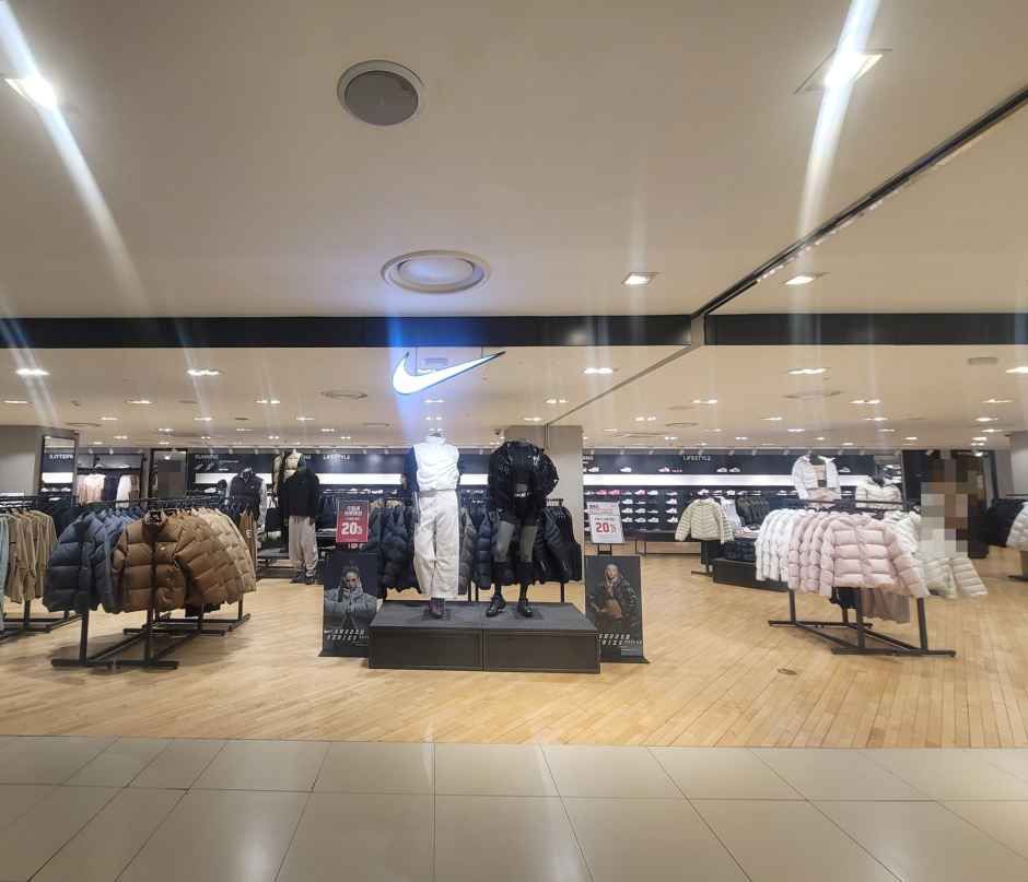 Nike 乐天百货 江南店