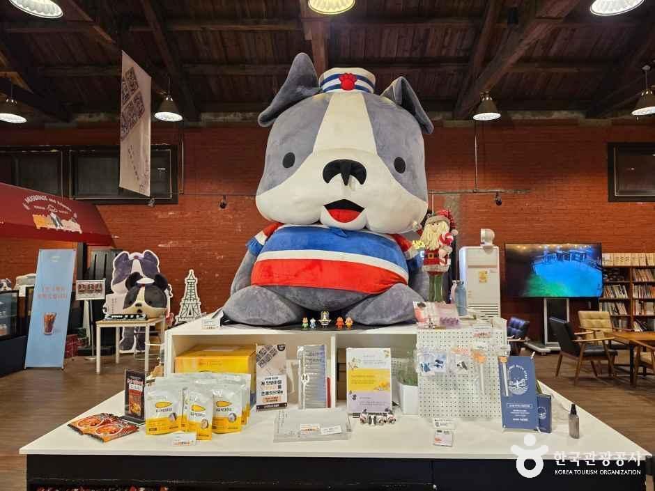 전북_군산_먹방이와 친구들_내부_1.jpg