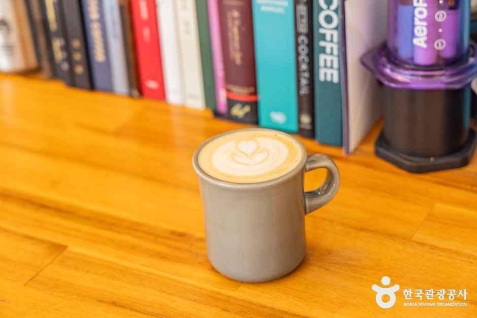 서울_위딘커피 (2).jpg