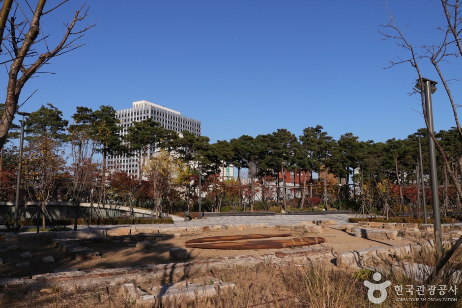 Namsan Yejang Park