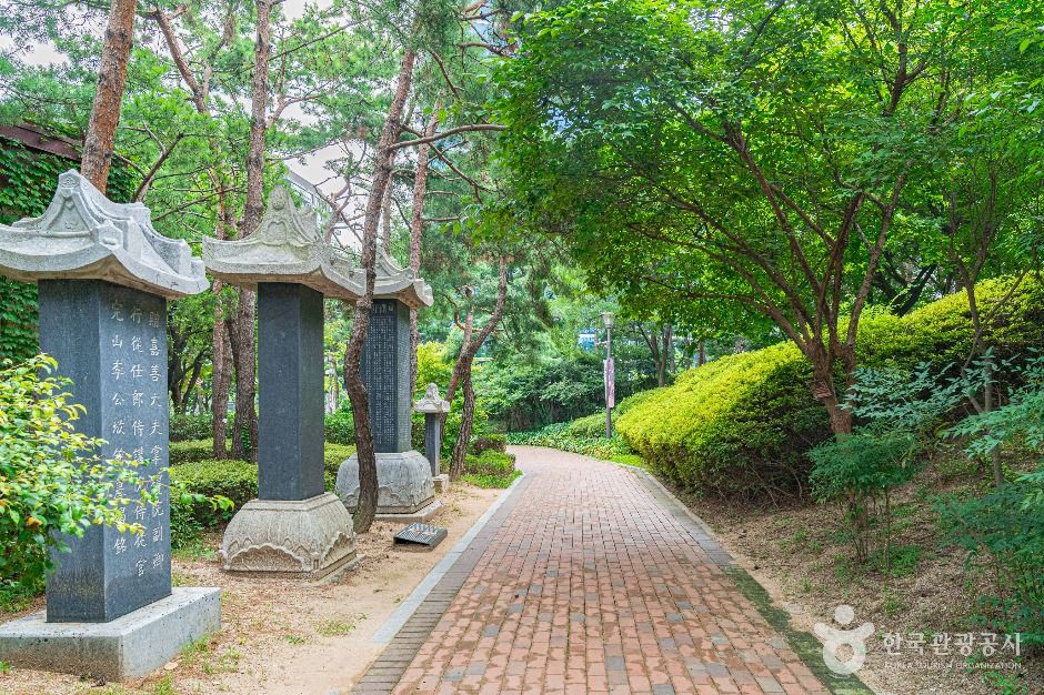 Gyeonghuigung Park
