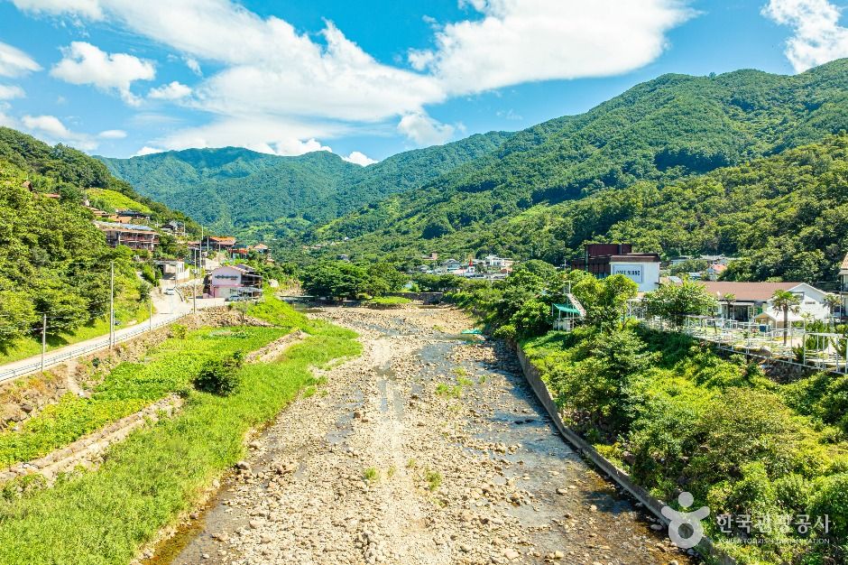 Seomjingang Eoeo Village