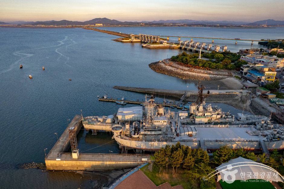 Sapgyo Lake Warship Park