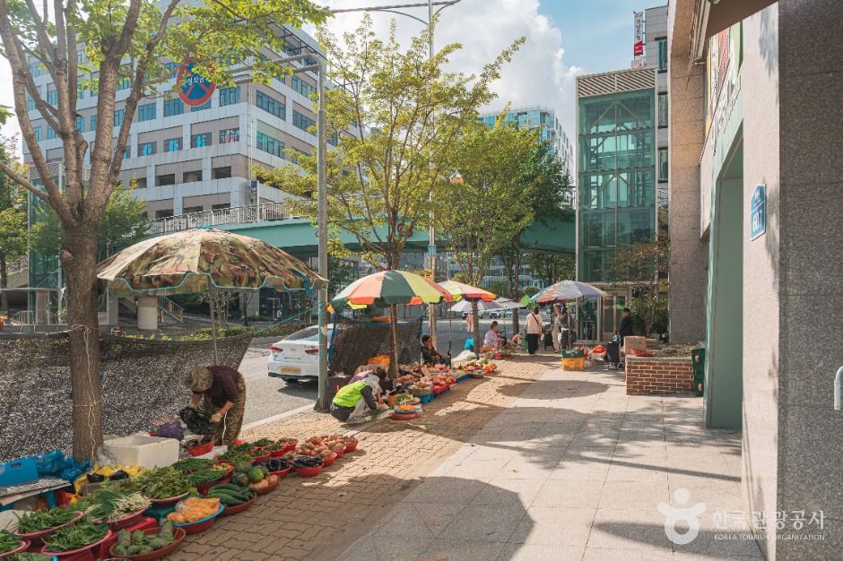 亭管新城市场