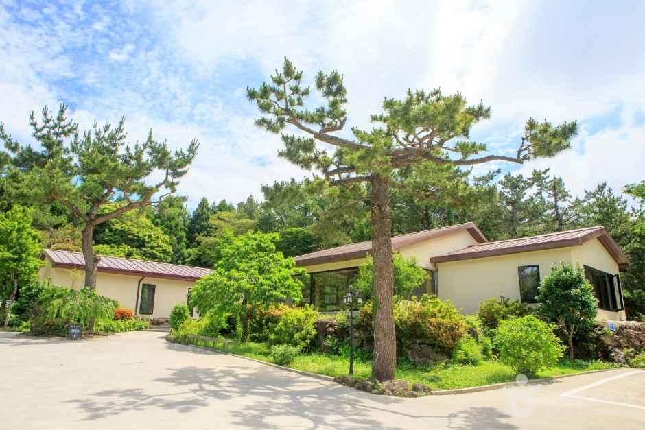 Exterior View of Hoesoodaok
