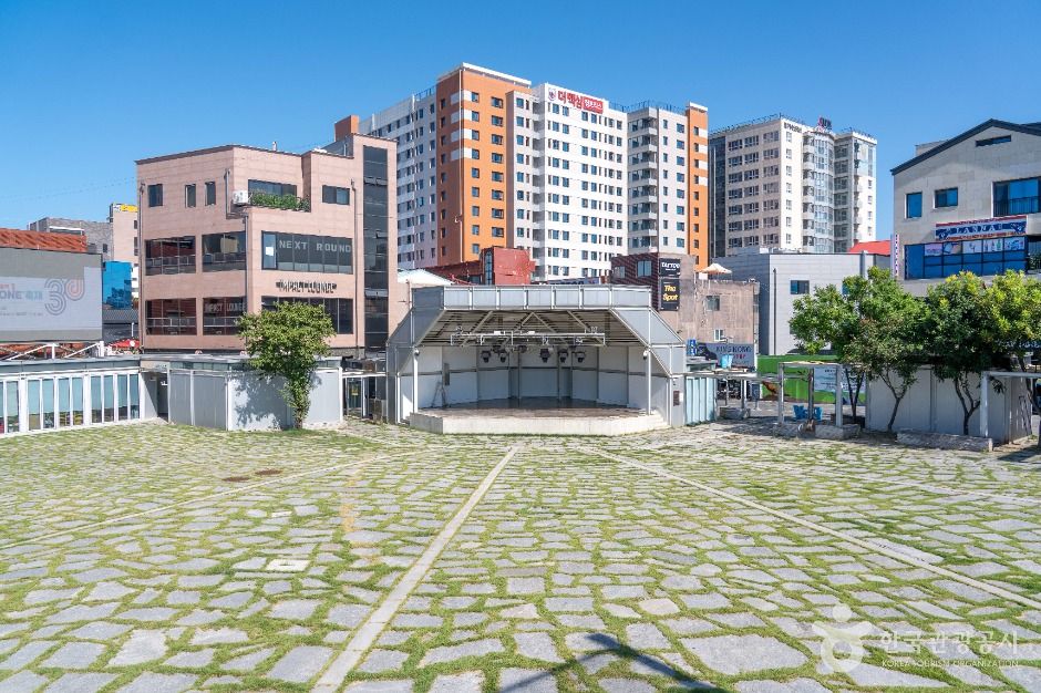 安定里艺术家广场
