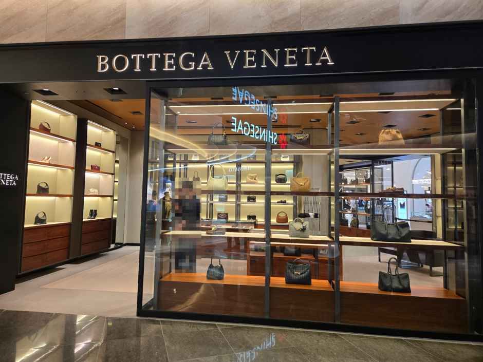 ボッテガ・ヴェネタ スターフィールド河南店