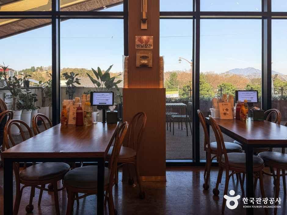 메밀마당 충주 중앙탑본점