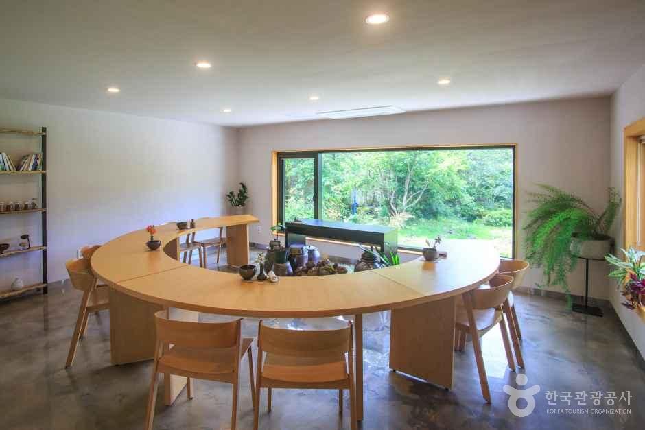 Comfortably Designed Interior Space