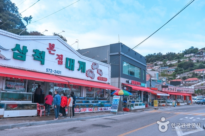 Samcheokhang Snow Crab Street