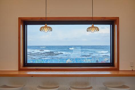 Lieu de tournage cabinet de dentiste et caf&eacute; &agrave; c&ocirc;t&eacute; avec vue sur la mer  