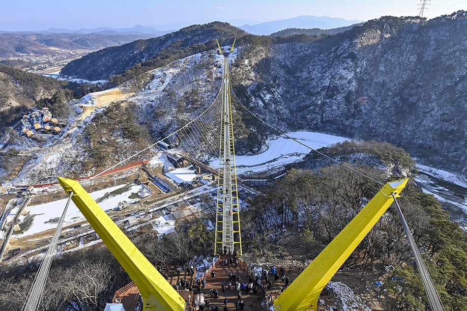 三山川に架かる小金山ウルロン橋（写真提供：原州市庁）