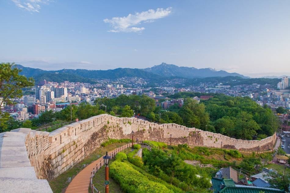 可沿著城牆漫步的漢陽都城路