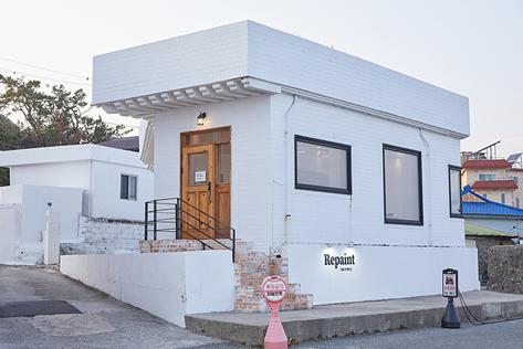 Lieu de tournage cabinet de dentiste et caf&eacute; &agrave; c&ocirc;t&eacute; avec vue sur la mer  