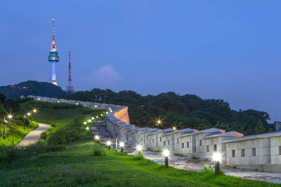 可以看到南山首爾塔的南山公園城牆路