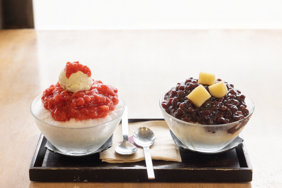 <em>Bingsu</em> de fresa y <em>pat-bingsu</em>