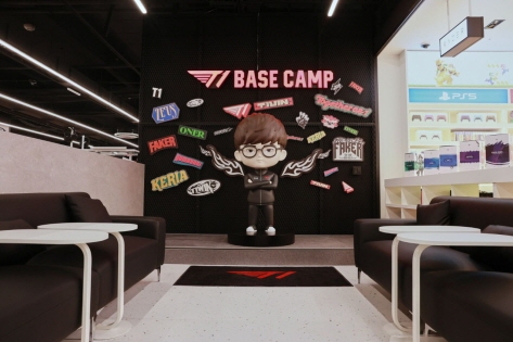 T1 Base Camp Photo Area with Lee “Faker” Sang-hyeok 
