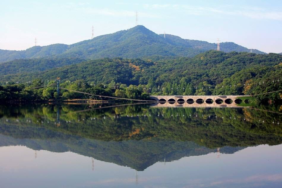 位於首爾大公園對面的清溪山