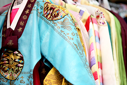 Alquiler de hanbok (cortesía de Korea.net, Servicio de Información y Cultura de Corea) 