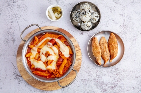 <em>Yeopgi-tteokbokki</em> (cortesía de ClipartKorea)