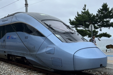 正東津駅に停車するKTX-イウム（150000号台）