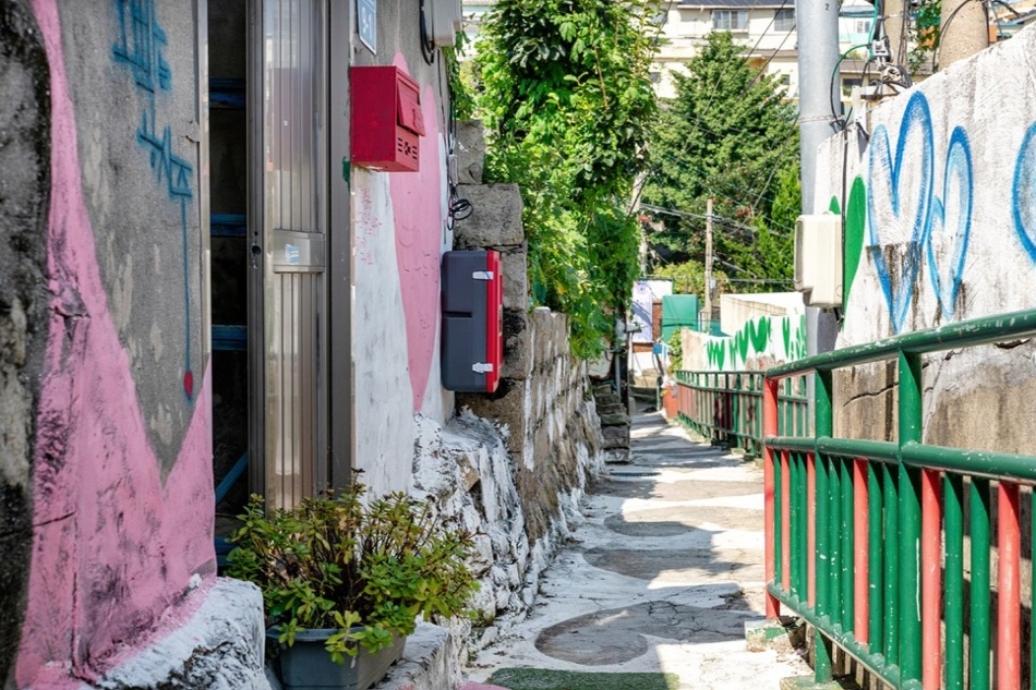 五顏六色的詩畫村壁畫街 (圖片來源 : 旅行作家 손창현)