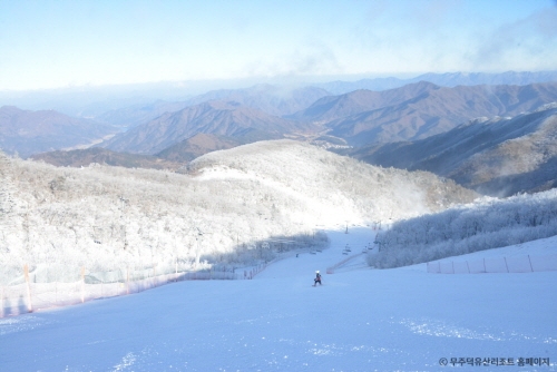 茂朱德裕山渡假村滑雪場