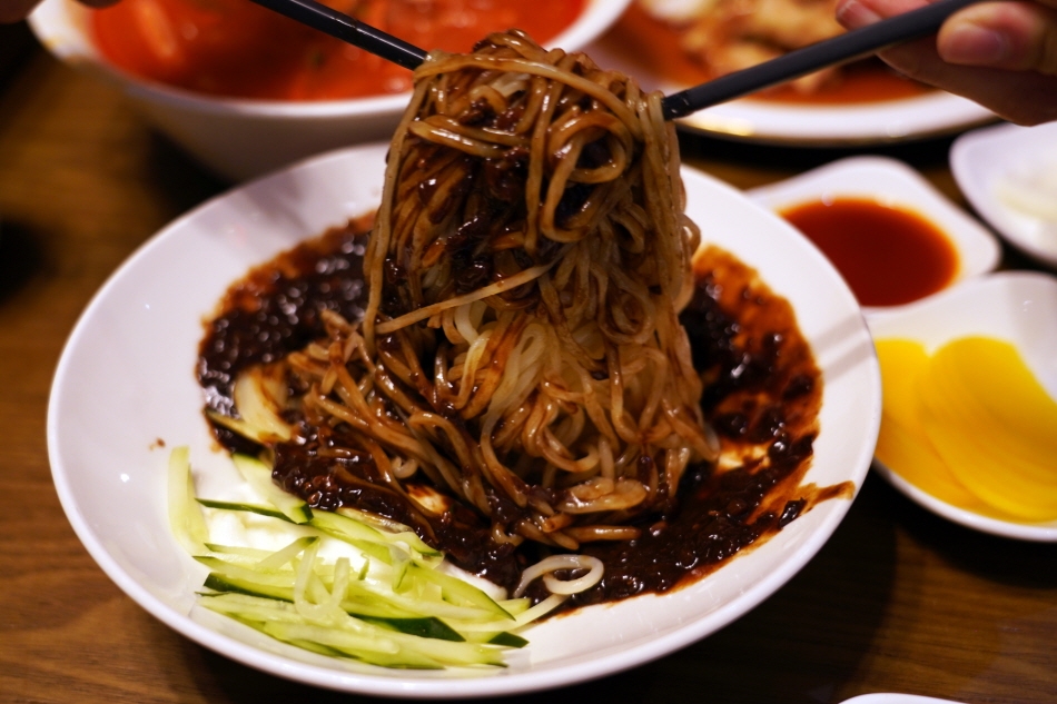 韓国で独自の進化を遂げた中華料理・チャジャンミョン