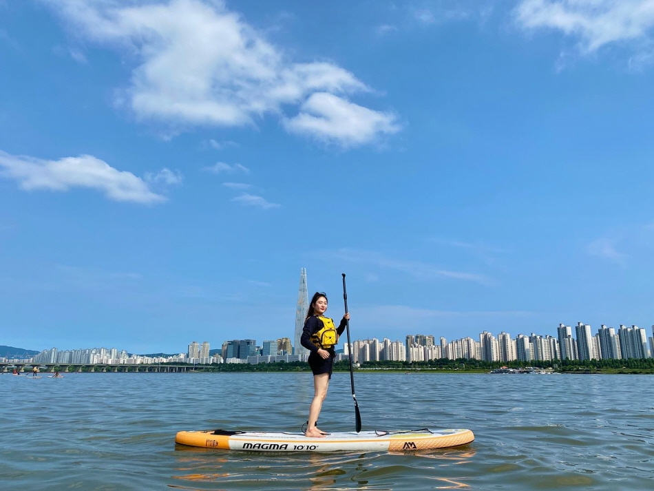 Enjoying paddleboarding at Lunaru Kayak & Camping (Credit: Instagram @lunaru_kayak)