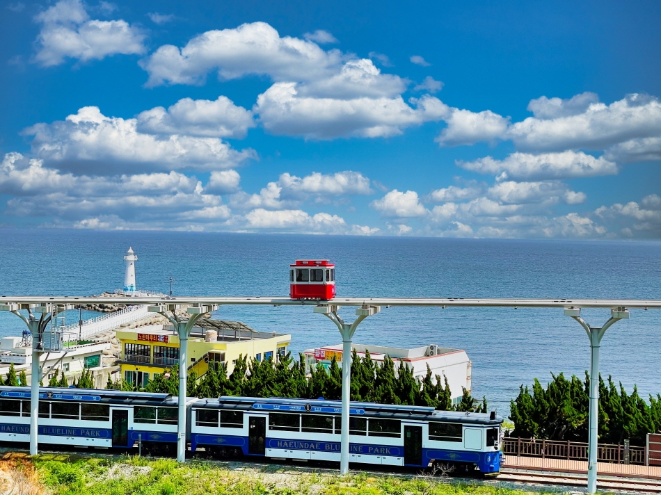 Aut. : Haeundae Blueline Park