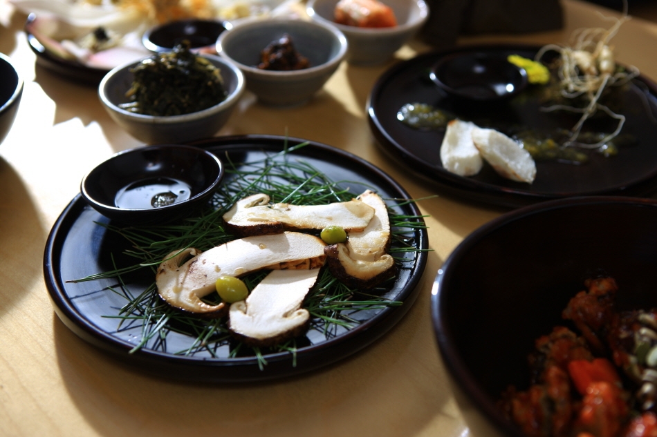 江原の秋の味覚を代表する松茸を使ったさまざまな料理