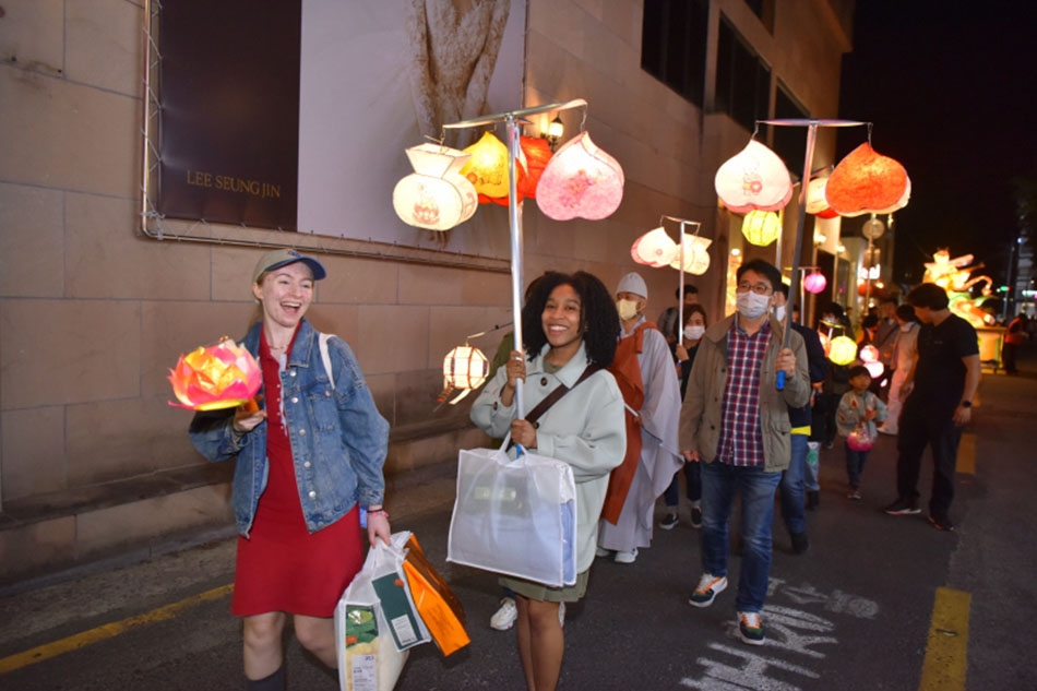 Laternenparade (Quelle: Live Your Dreams with Lantern Festival)