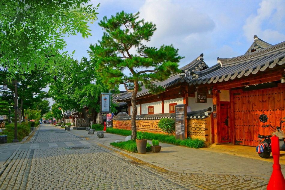 Street in Front of Pungnamheon