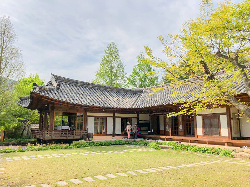 Knock Knock with Gallery Yedong