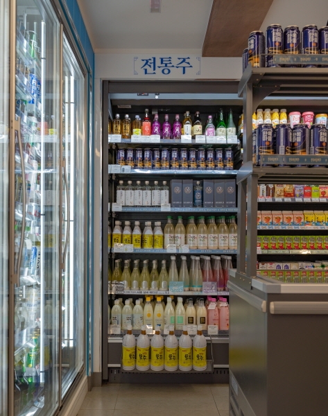 GS25 Jeonju Hanok Village Store’s traditional Korean liquor selection 