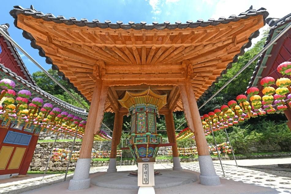 Yunjangdae (rotating sutra case)