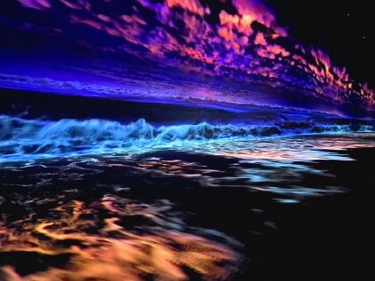 Las olas llegando hasta los pies en la muestra “BEACH-CLOUD”