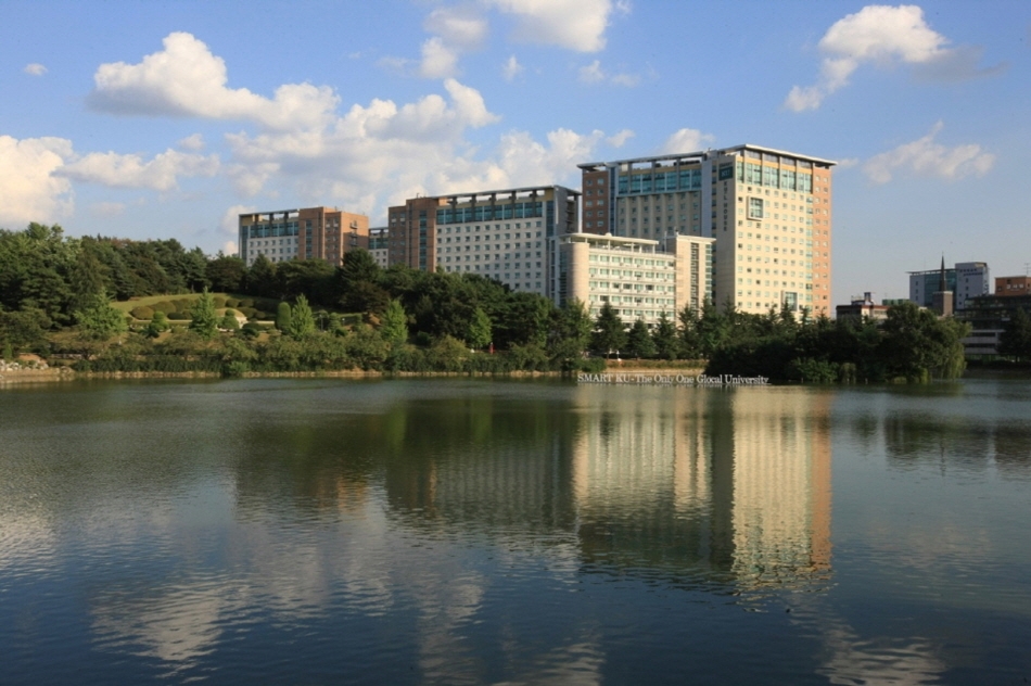 建国大学校ソウルキャンパス内にある人工池・一鑑湖（イルガムホ）