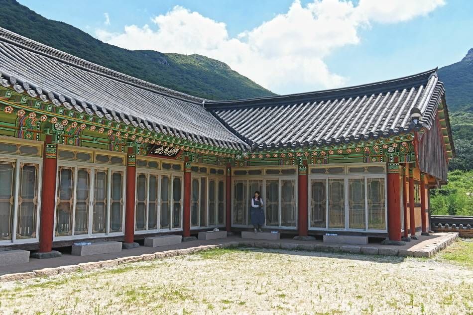 Павильон Симгомдан для проживания и трапезы участников темплстей