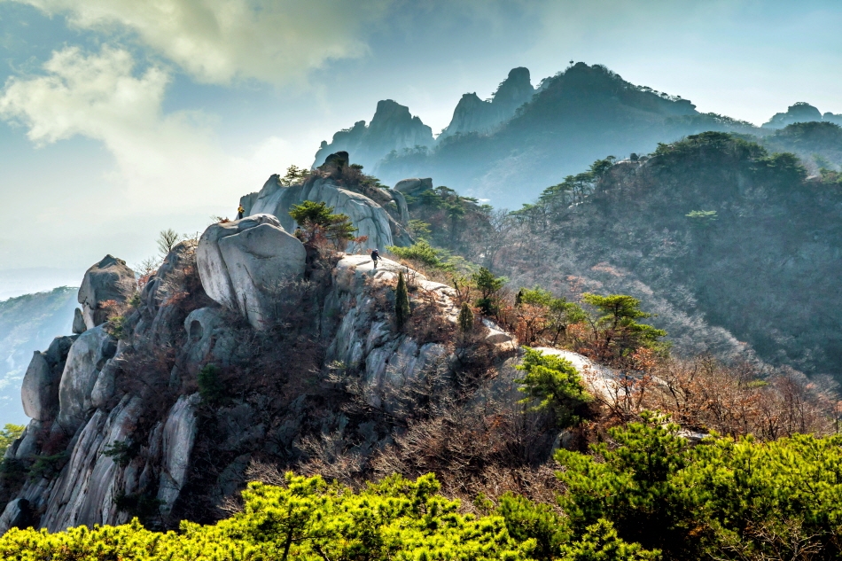 Pic rocheux du mont Dobongsan