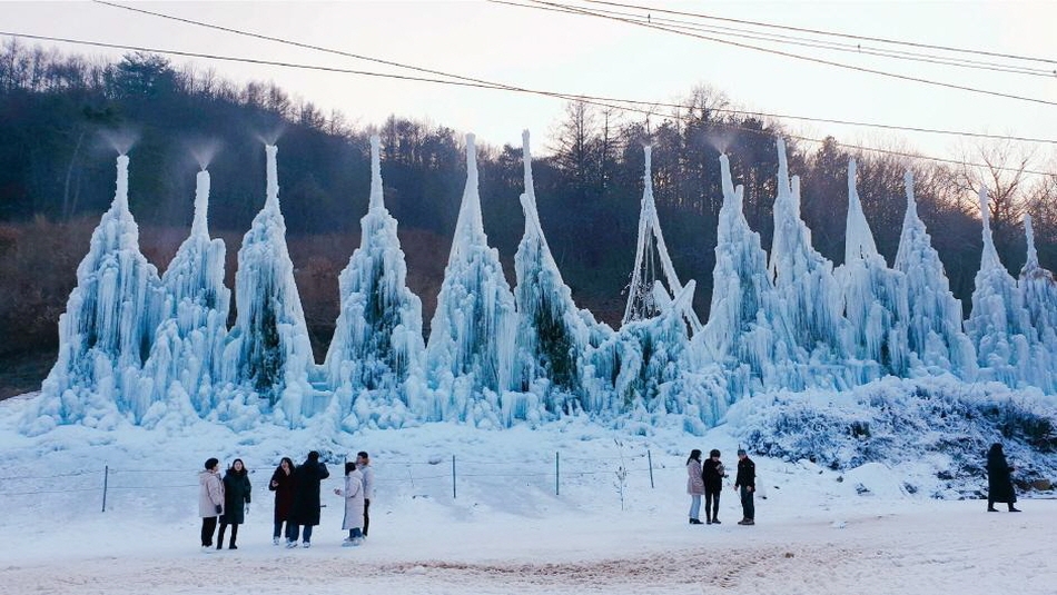 Фестиваль ледяных фонтанов в горах Чхильгапсан 