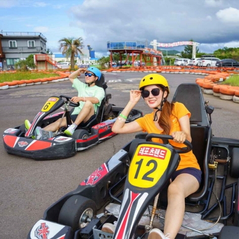 済州レポーツランドで楽しむゴーカート(撮影:韓国観光公社観光情報監視団チョン・ソンムン氏)