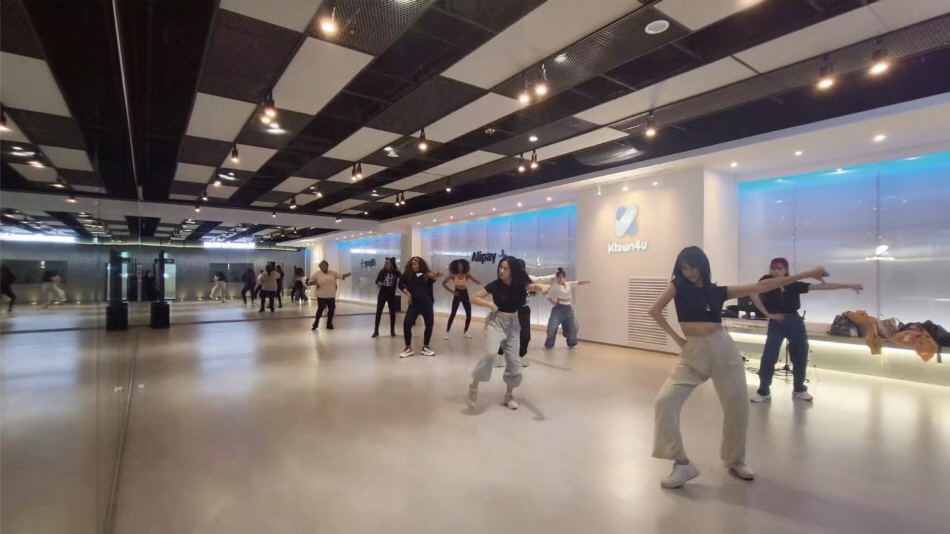 Dance Room (Credit: Ktown4u)