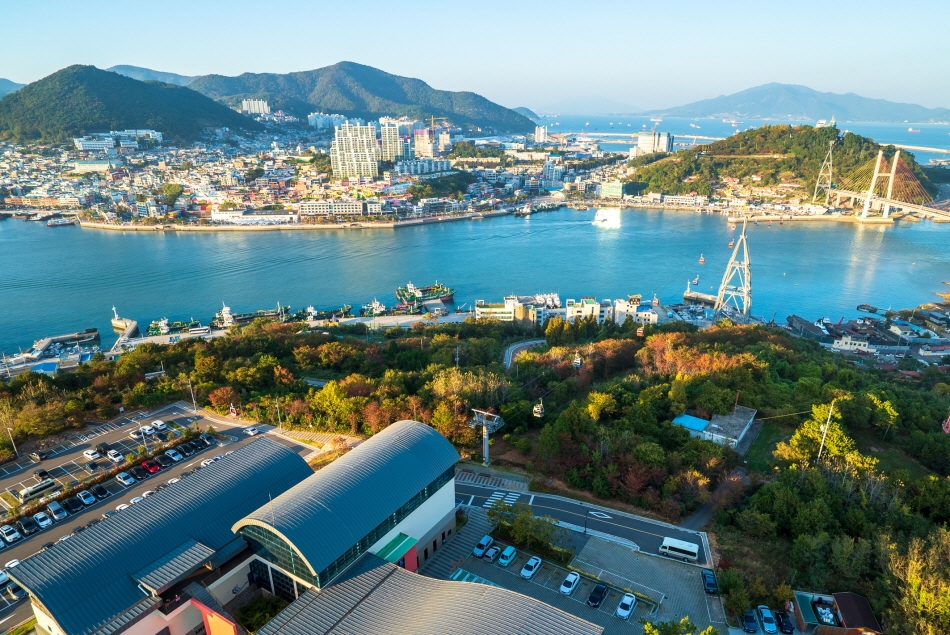 Yeosu seafront and maritime cable car (Credit: Korea Tourism Organization Photographer Kim Ji-ho) 